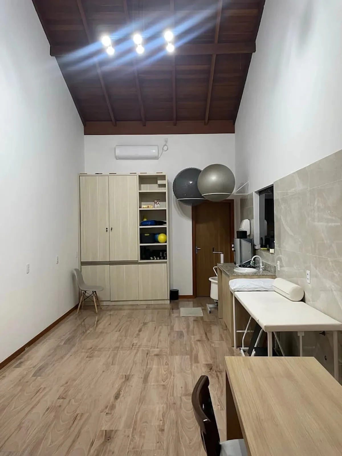 Sala de atendimento de fisioterapia da Unidade 01 Angel em Brusque